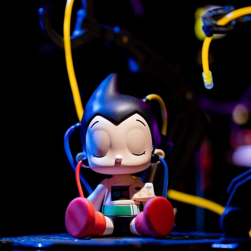 Toy City Charging Seated Astroboy Figurine Set - FIHEROE.